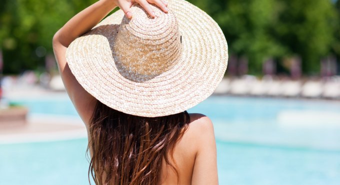 Yaz güneşi saçlarınızı yıpratmasın!