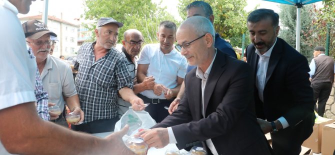 Büyükşehir’den esnaf ve vatandaşa aşure ikramı