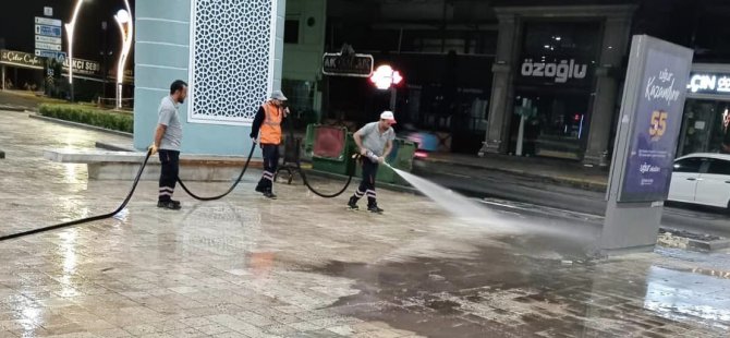 Körfez’de cadde ve sokaklar her gece yıkanıyor