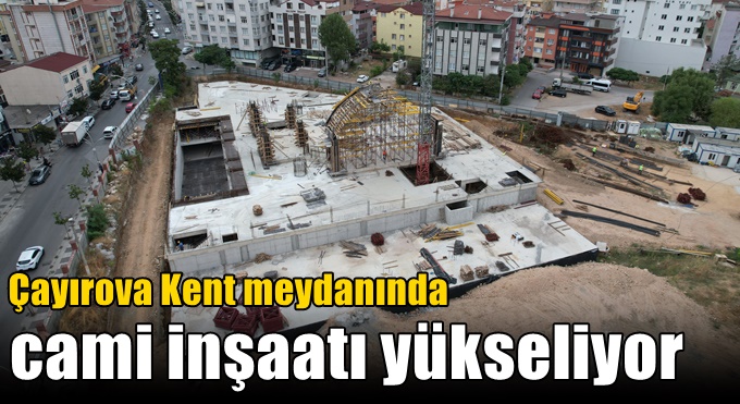 Kent meydanında cami inşaatı yükseliyor