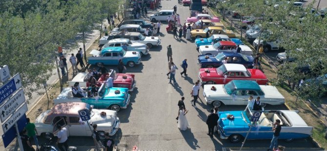 Kente neşe saçan en renkli konvoy