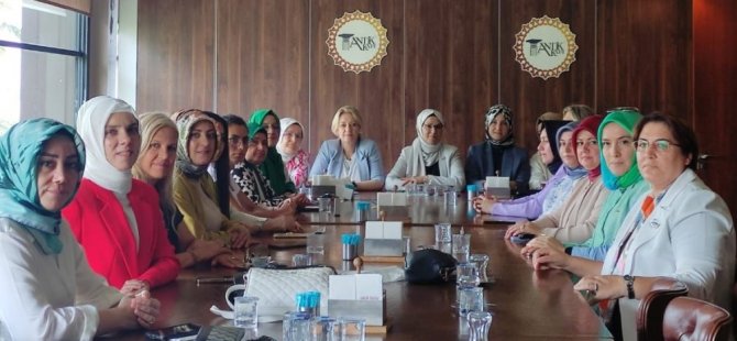 Özdemir, kadın meclis üyeleri ile buluştu!