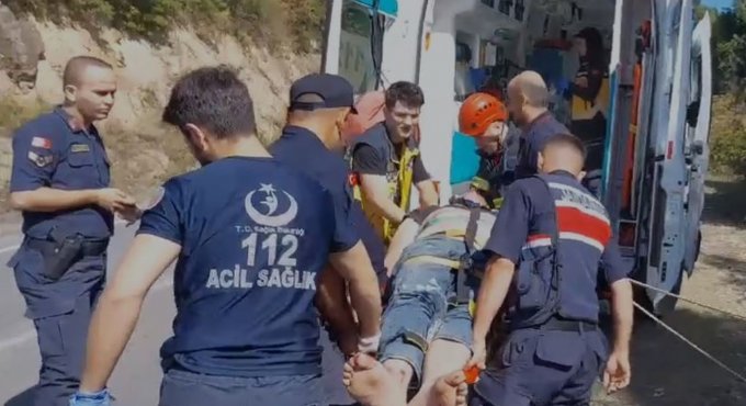 Uçuruma düşen vatandaşı Büyükşehir İtfaiyesi kurtardı