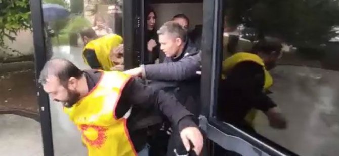 Sendika yöneticileri yaka paça salondan atıldı!