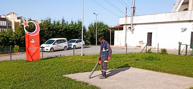 Parklarda temizlik çalışmaları sürüyor