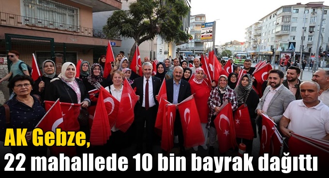 AK Gebze, 22 mahallede 10 bin bayrak dağıttı