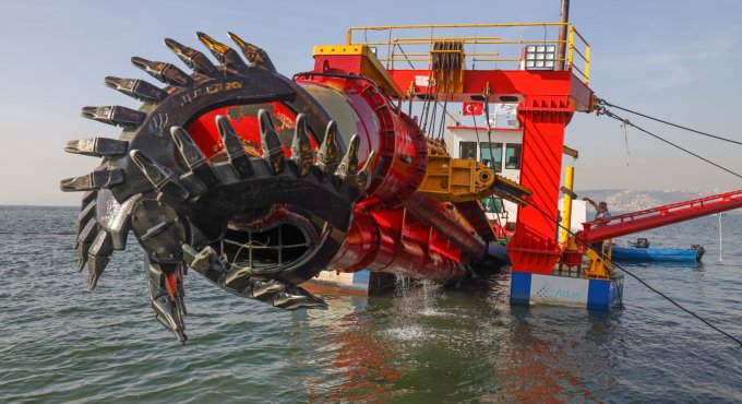 40 dişli biyonik kol, dip çamurunu yutuyor