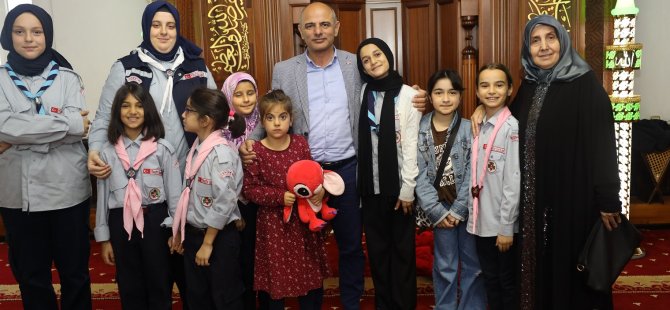 Körfezli çocuklar Sertaç Abi’leri ile buluştu