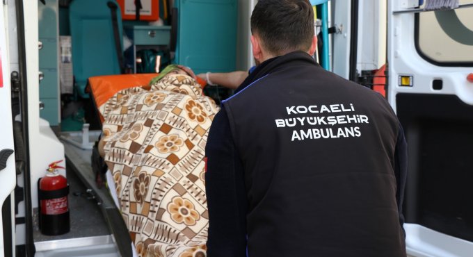 Mavi ambulanslar sağlık için mekik dokudu
