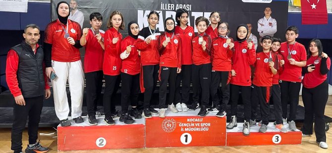 Körfezli karateciler madalyaları topladılar