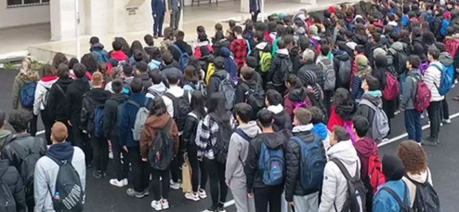 Tüm okullarda şehitler için bir dakikalık saygı duruşu