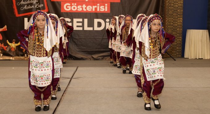 7 Bölge Halk Oyunları yoğun ilgi gördü