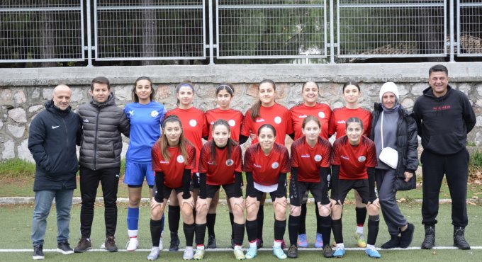 Körfez U16 ve Kadın futbol takımları rakiplerini yendi