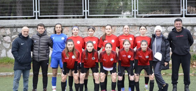 Körfez U16 ve Kadın futbol takımları rakiplerini yendi