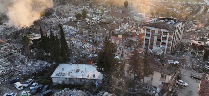 İki büyük deprem, yitirilen 53 binden fazla can… Asrın felaketi!