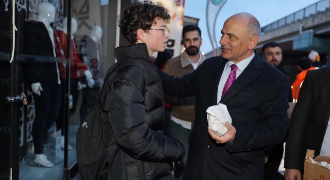 Başkan Söğüt, sabahın ilk ışıklarında Körfez sokaklarındaydı