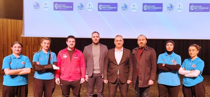 Körfezli Ragbiciler Tahir Başkandan ödüllerini aldılar