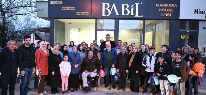 Kocaman, vatandaşın talebini dinliyor