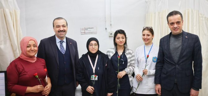 AK Parti Kocaeli’den sağlık çalışanlarına 50 bin adet çiçek