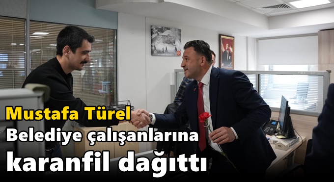 Türel Belediye çalışanlarına karanfil dağıttı