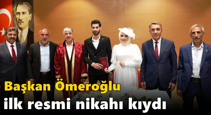 Başkan Ömeroğlu ilk resmi nikahı kıydı