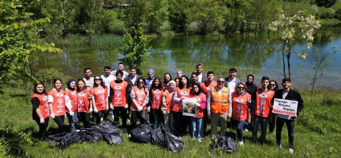 Sevindikli’de gönüllü eller 30 kilo atık topladı