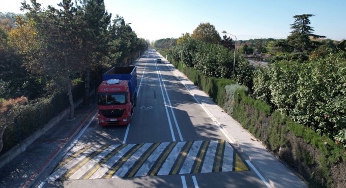 Sanayici Caddesinin gecesi ayrı gündüzü ayrı güzel