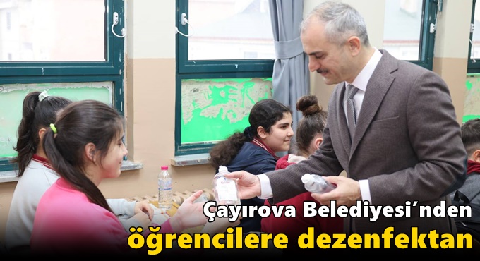 Çayırova Belediyesi’nden öğrencilere dezenfektan