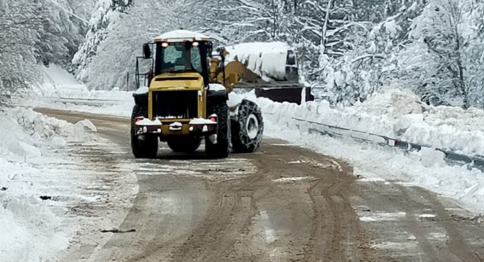 Büyükşehir aralıksız çalışıyor, kapalı yol bulunmuyor