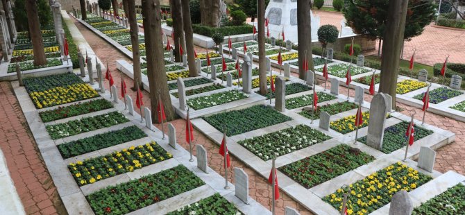 Türkiye’nin en bakımlı şehitliğinde çiçekler açtı