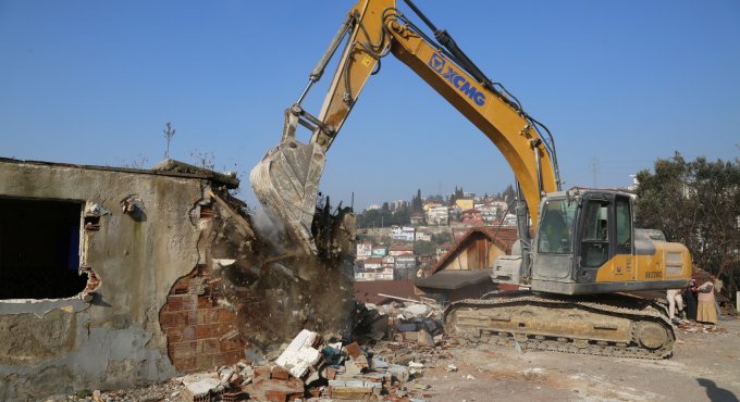 Cedit’te 7 bina daha yıkıldı