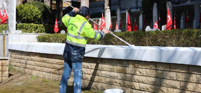 Şehitlikler, “18 Mart Çanakkale Zaferi” için hazırlandı