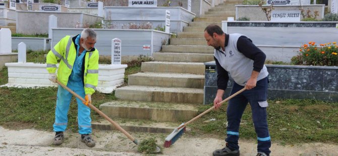Kocaeli’de mezarlıklar bayrama hazır
