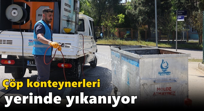 Çayırova'da çöp konteynerleri yerinde yıkanıyor