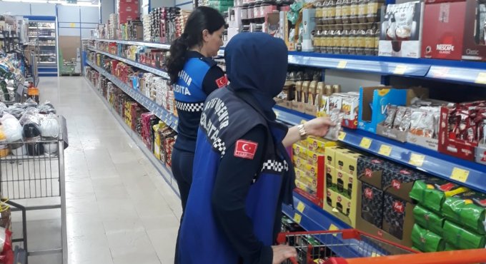 Büyükşehir zabıtasından market denetimi