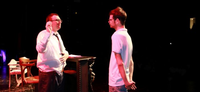 Özel bireyler tiyatro oyununda hünerlerini sergiledi