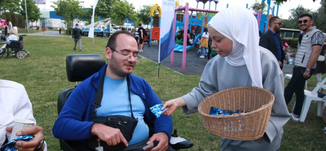 Beyaz Kalpler öğrencilerinden örnek davranış