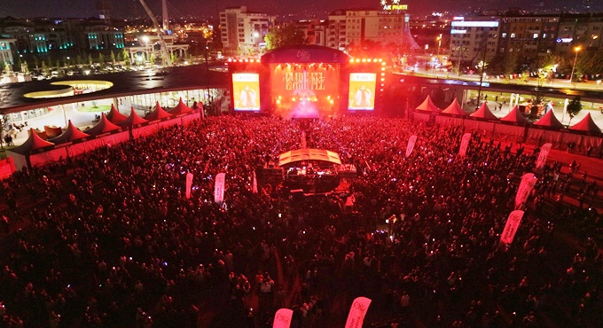 Milli İrade Meydanı dolup taştı