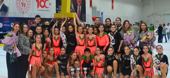 Samsun’da buzda tarih yazıldı: Elite Buz Sporcularından üçte üçlük zafer