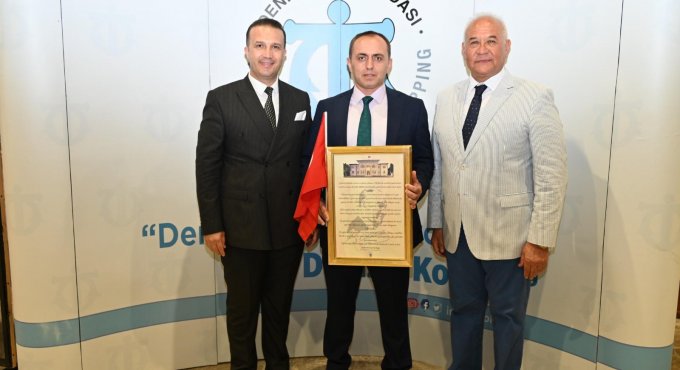 Büyükşehir’e anlamlı plaket