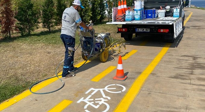 Büyükşehir, bisiklet yolu çizgilerini yeniliyor