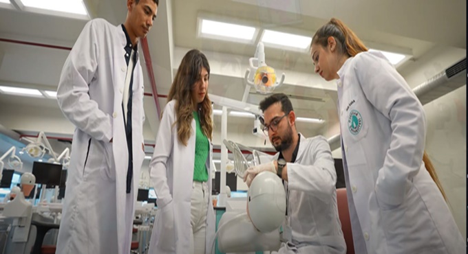 Yapay zekâ ile geleceğin diş hekimleri yetişiyor!