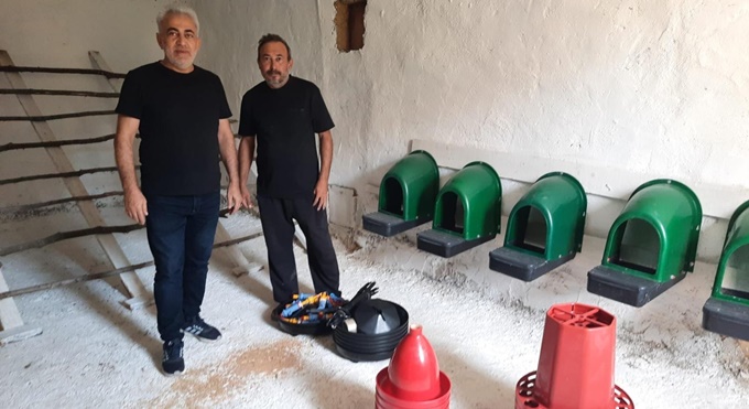 Büyükşehir’den üreticiye tavuk yemi ve ekipman desteği