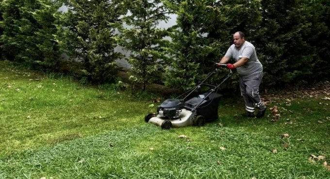 Körfez’de yeşil alan bakımları sürüyor