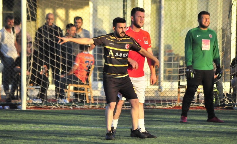 BUSBAR-ASEN GÖNÜLLERDE Kİ PLAKAYI YAZDIRDI 8-2