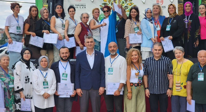 SANATKAR VE ZANAATKARLAR GÖLCÜK'TE BİR ARAYA GELDİ