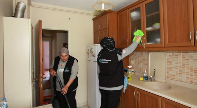 Büyükşehir’den 7 ayda 2 bin 288 ev temizliği hizmeti