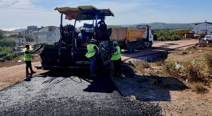 Körfez’de Sıcak Asfalt Çalışmaları Aralıksız Sürüyor