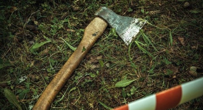 Öfkeli baba oğluna baltayla saldırdı!