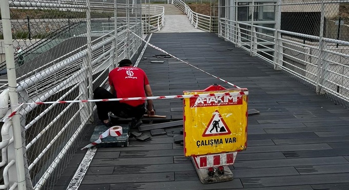 Şehir Hastanesi üst geçidinde hummalı çalışma